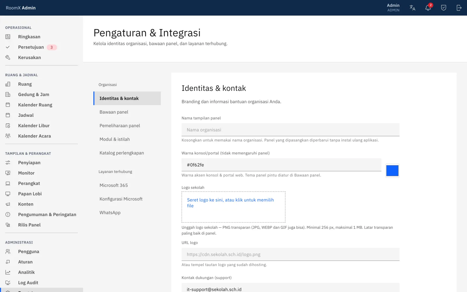 Halaman Pengaturan menampilkan pilihan tema panel, warna, dan URL booking